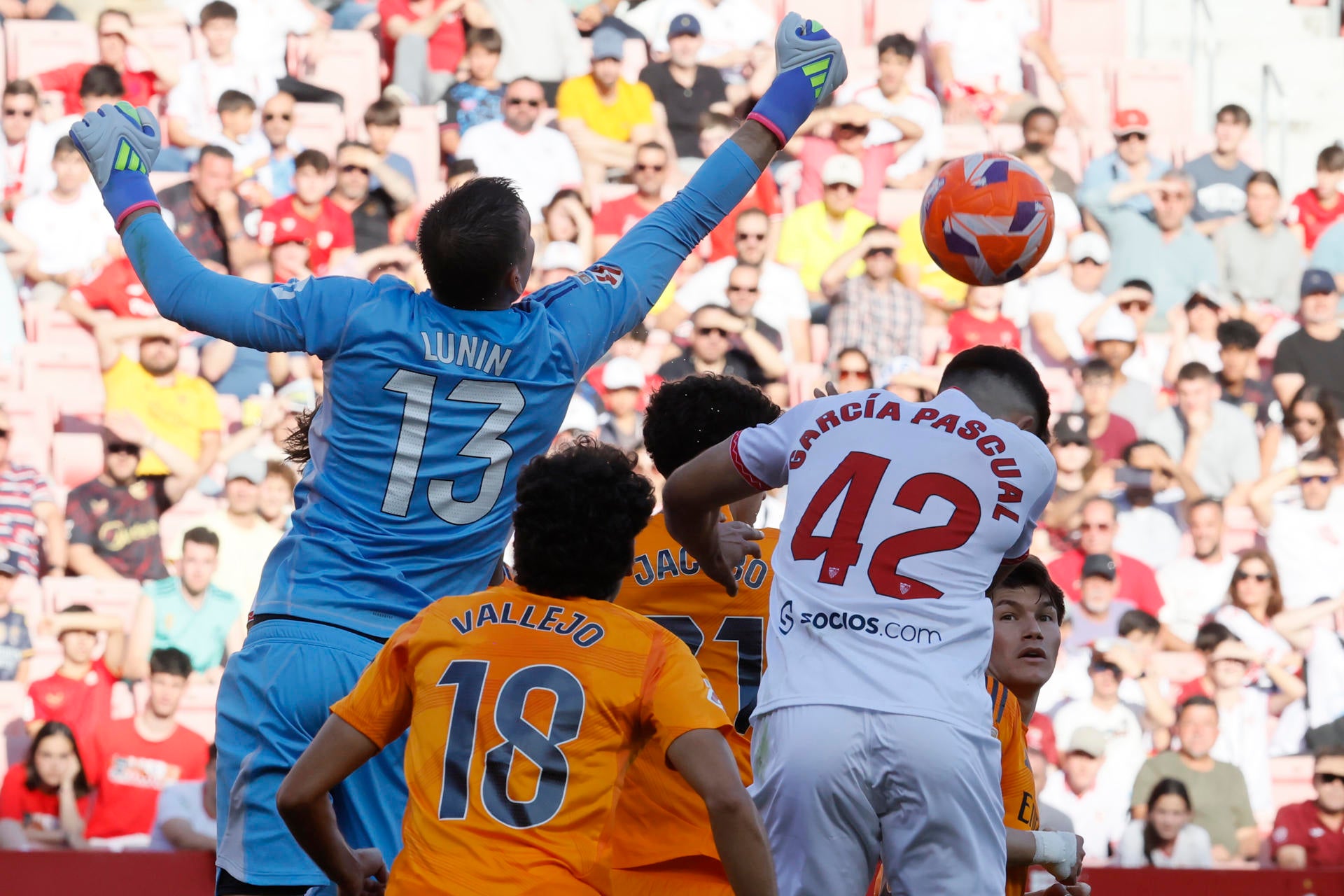 (0-2) Bronca, expulsiones, polémica... y derrota (0-2) Bronca, expulsiones, polémica... y derrota