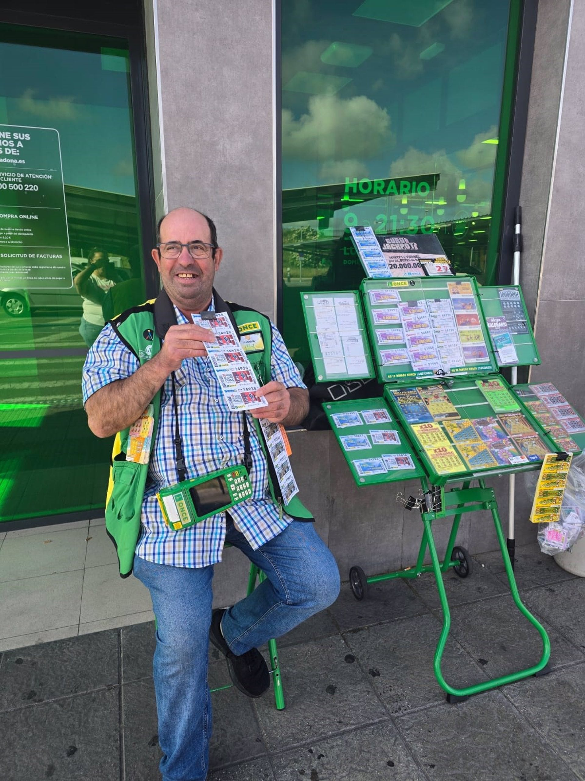 El Sueldazo de la ONCE deja en Mérida un premio de 5.000 euros al mes durante 20 años y 300.000 euros al contado El Sueldazo de la ONCE deja en Mérida un premio de 5.000 euros al mes durante 20 años y 300.000 euros al contado