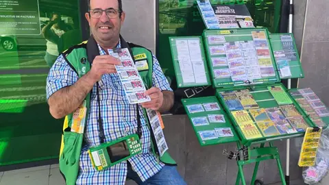 Juan Manuel Solís Galván, vendedor de la ONCE en Mérida. Juan Manuel Solís Galván, vendedor de la ONCE en Mérida.