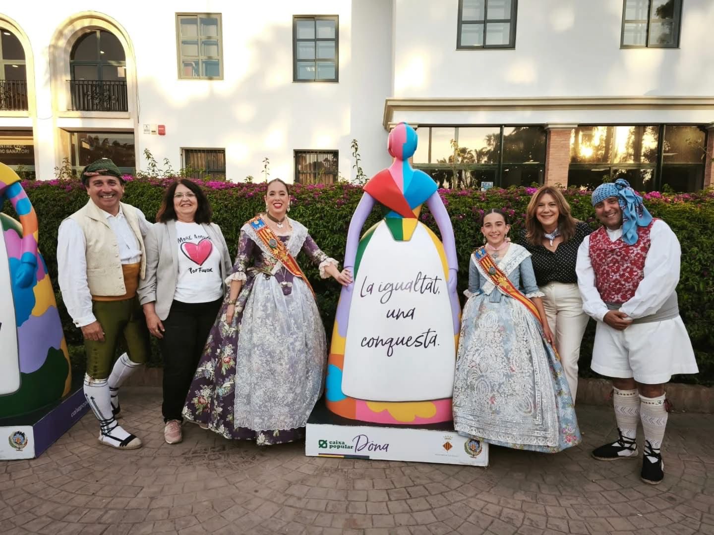 Sagunto acoge la exposición itinerante ‘Valencianas por la igualdad’ de Caixa Popular Sagunto acoge la exposición itinerante ‘Valencianas por la igualdad’ de Caixa Popular