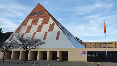 Exterior del IES Pirámide de Huesca Exterior del IES Pirámide de Huesca