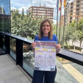 La alcaldesa de Almassora, María Tormo, presentó las novedades del bus de la Marxa en fiestas. 