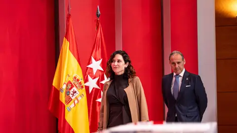 La presidenta de la Comunidad de Madrid, Isabel Díaz Ayuso y el decano del Ilustre Colegio de la Abogacía de Madrid, Eugenio Ribón La presidenta de la Comunidad de Madrid, Isabel Díaz Ayuso y el decano del Ilustre Colegio de la Abogacía de Madrid, Eugenio Ribón