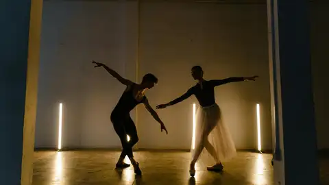 Bailarines de danza contemporánea Bailarines de danza contemporánea