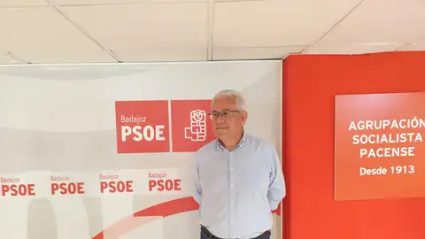 El socialista Anselmo Solana presenta su candidatura a la Secretaría General del PSOE local de Badajoz El socialista Anselmo Solana presenta su candidatura a la Secretaría General del PSOE local de Badajoz