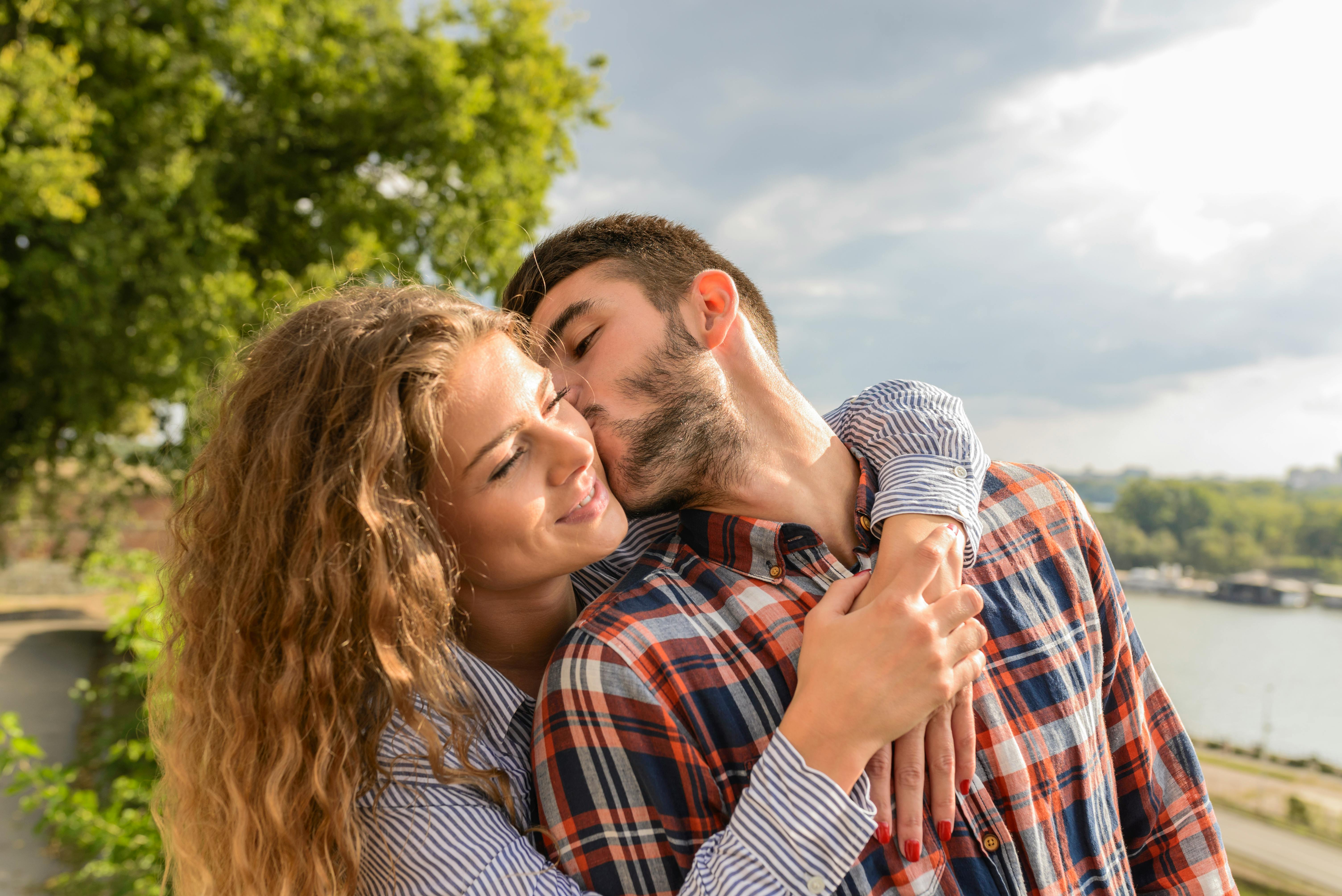 Estas son las cinco cosas que hacen las parejas más felices durante el fin de semana, según un psicólogo Estas son las cinco cosas que hacen las parejas más felices durante el fin de semana, según un psicólogo