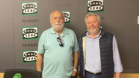 Jaime Sánchez, a la izquierda, repite como presidente de la Asociación de Carretilleros y Tradiciones de Elche.