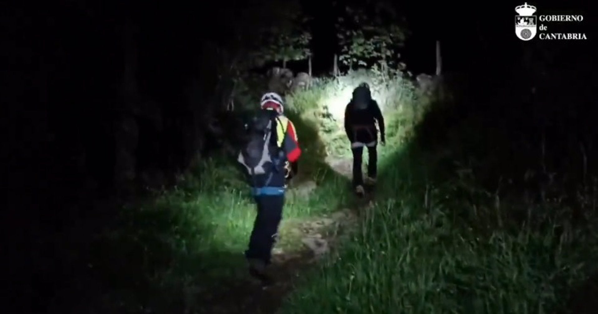 Rescatados dos senderistas a los que se les hizo de noche cuando hacían una ruta en Vega de Pas Rescatados dos senderistas a los que se les hizo de noche cuando hacían una ruta en Vega de Pas