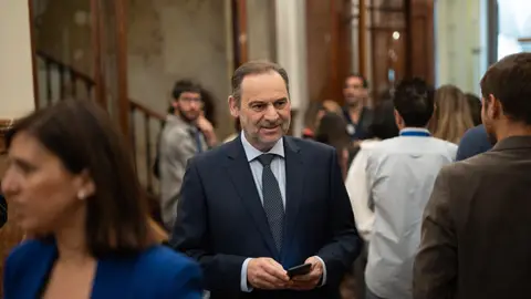 El exministro de Transportes y diputado del Grupo Mixto José Luis Ábalos llega a una sesión plenaria, en el Congreso de los Diputados El exministro de Transportes y diputado del Grupo Mixto José Luis Ábalos llega a una sesión plenaria, en el Congreso de los Diputados