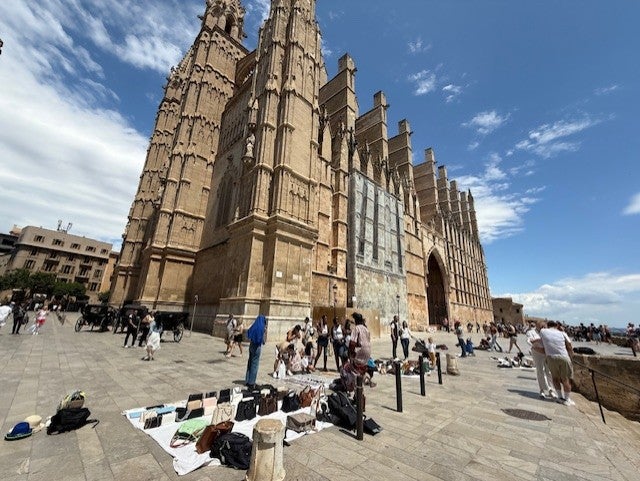 Intervienen más de 2.600 artículos en dos operativos contra la venta ambulante en el centro de Palma Intervienen más de 2.600 artículos en dos operativos contra la venta ambulante en el centro de Palma