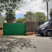 Vehículo de la Policía Canaria en el exterior del centro de acogida de menores migrantes 