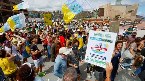 Manifestación de Canarias Tiene un Límite en Las Palmas de Gran Canaria el 18M, 18 de mayo de 2025 Manifestación de Canarias Tiene un Límite en Las Palmas de Gran Canaria el 18M, 18 de mayo de 2025