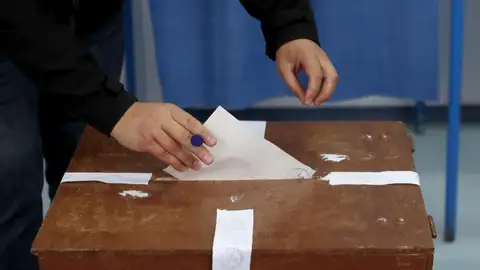 Urna electoral en Rumanía Urna electoral en Rumanía