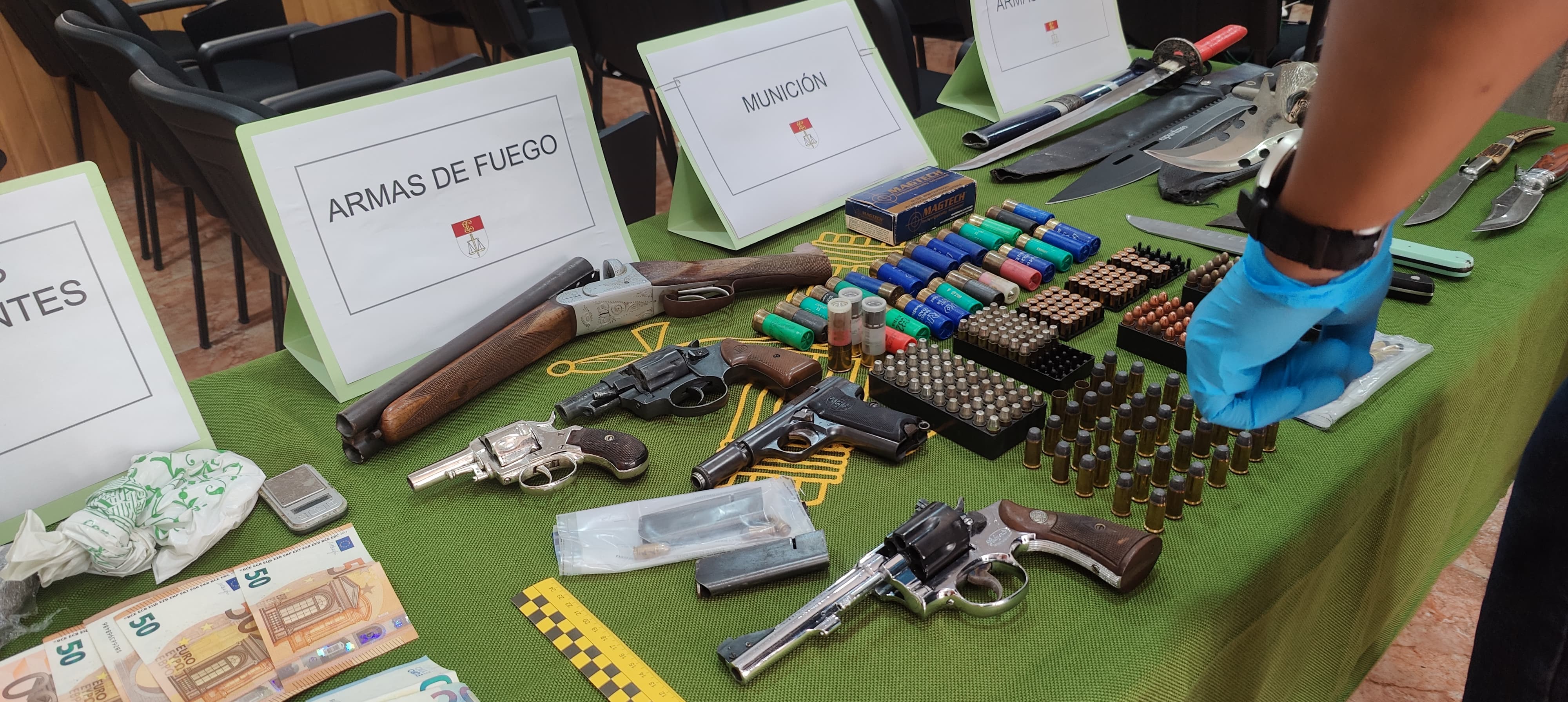 Un año del crimen de Alfafar: la Guardia Civil detiene a dos miembros de uno de los clanes enfrentados Un año del crimen de Alfafar: la Guardia Civil detiene a dos miembros de uno de los clanes enfrentados