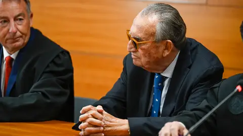 El expresidente de la Diputación de Castelló, Carlos Fabra, en la primera sesión del juicio El expresidente de la Diputación de Castelló, Carlos Fabra, en la primera sesión del juicio