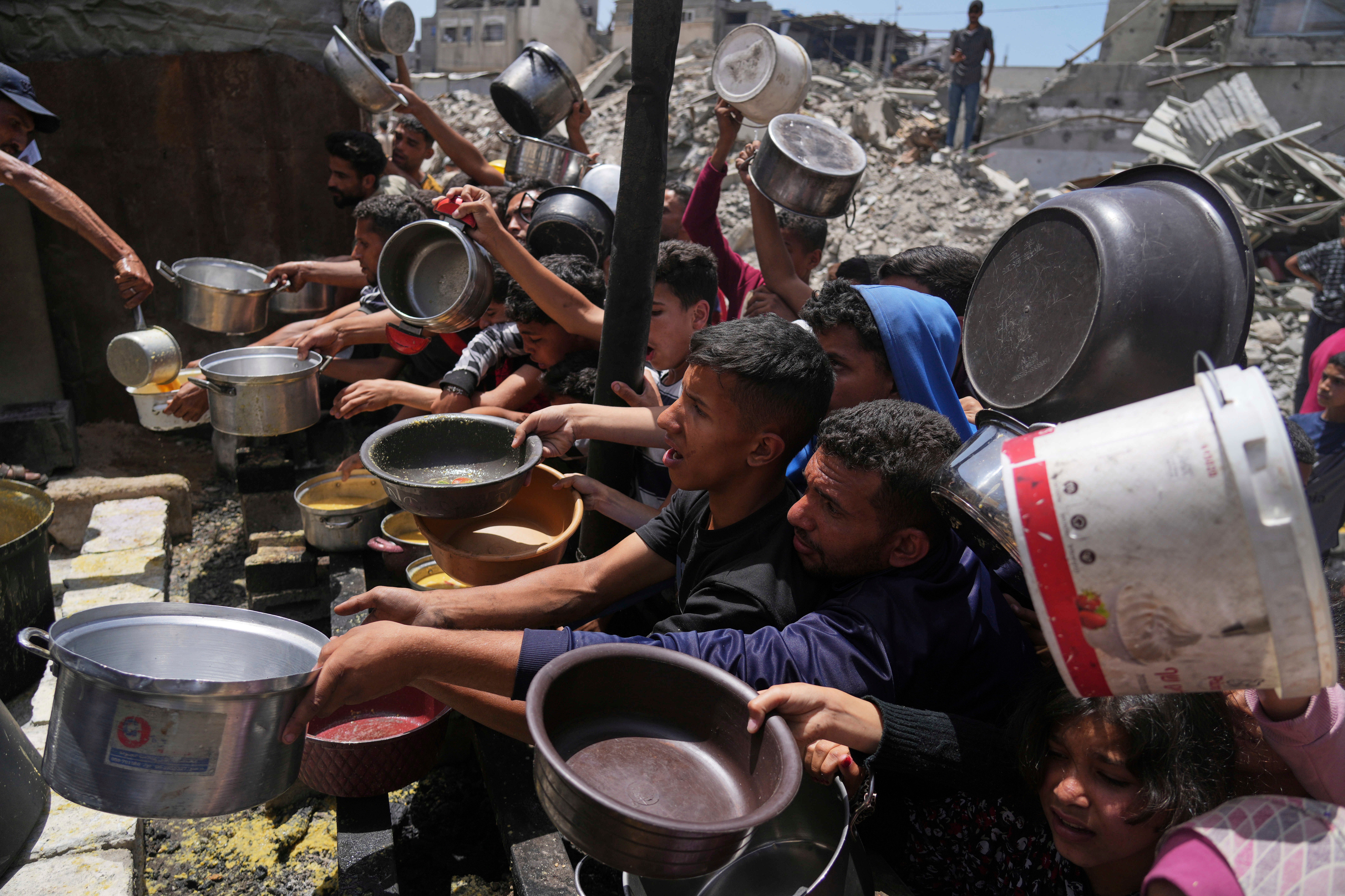 La Tertulia: Gaza, embargo de armas a Israel y Santos Cerdán La Tertulia: Gaza, embargo de armas a Israel y Santos Cerdán