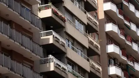 Bloc de pisos a la ciutat de Barcelona Bloc de pisos a la ciutat de Barcelona