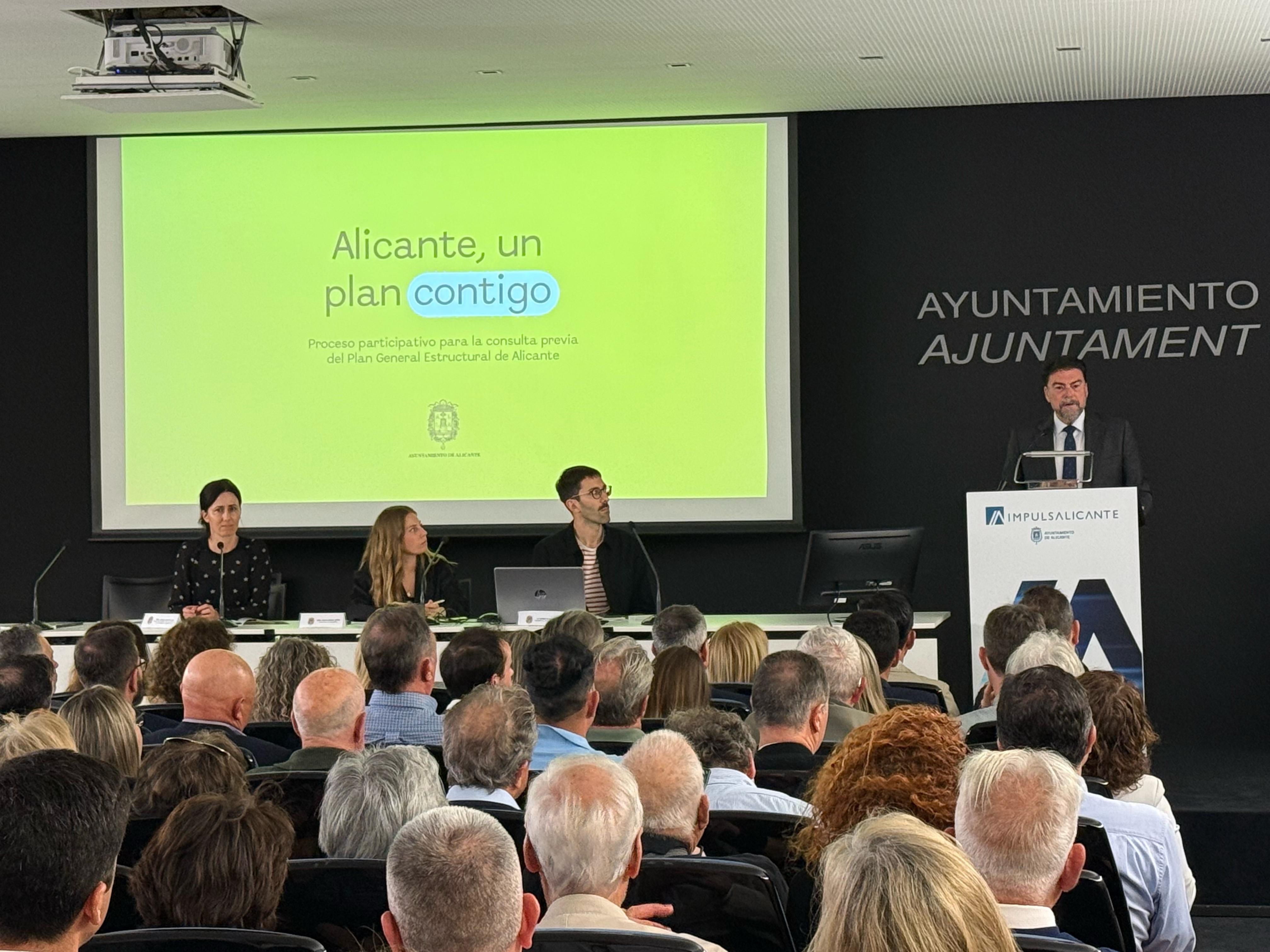 Alicante recaba un millar de encuestas en la consulta del PGE previa a la presentación de resultados Alicante recaba un millar de encuestas en la consulta del PGE previa a la presentación de resultados