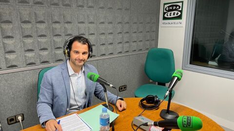 Eduardo Dol&oacute;n: "El nuevo servicio de transporte urbano ser&aacute; moderno y eficaz contando con la &uacute;ltima tecnolog&iacute;a"