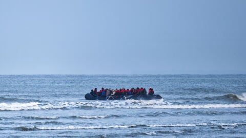 A refugee boat sets off to cross the English Channel in Wimereux, northern France, on April 2025