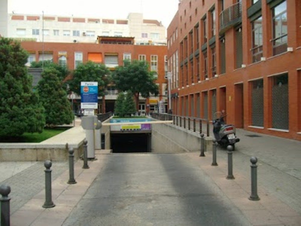 Piden a Aquona que subsane los defectos por filtraciones de agua en el aparcamiento de la Plaza de la Constitución de Ciudad Real Piden a Aquona que subsane los defectos por filtraciones de agua en el aparcamiento de la Plaza de la Constitución de Ciudad Real