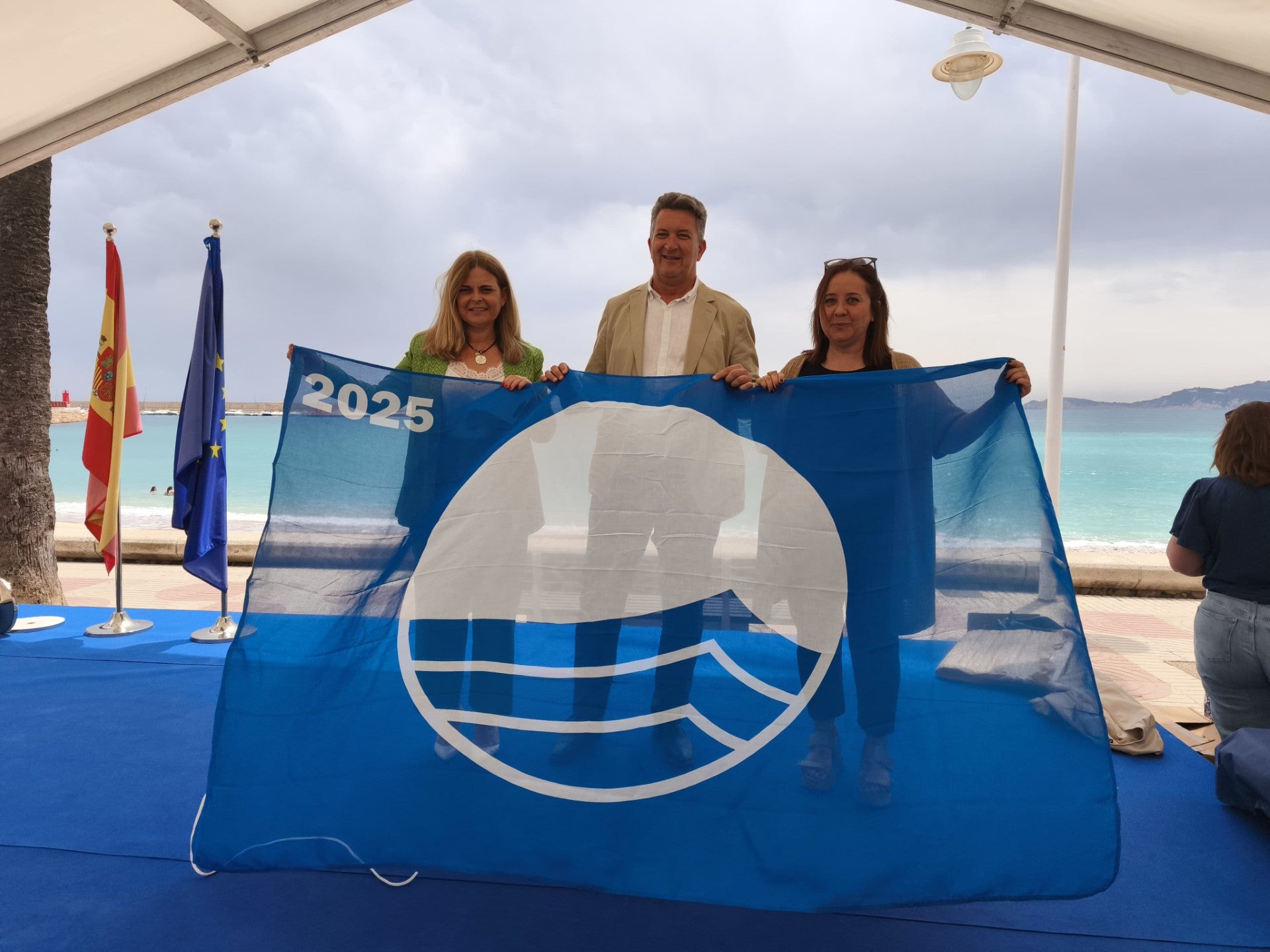Almassora ha recibido la bandera azul de la playa de Benafelí como distintivo de calidad Almassora ha recibido la bandera azul de la playa de Benafelí como distintivo de calidad