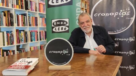 Nos citamos en la Librer&iacute;a Cronopios de Pontevedra con el escritor Jorge D&iacute;az&nbsp;para presentar su nueva novela: &ldquo;El esp&iacute;a&rdquo;.