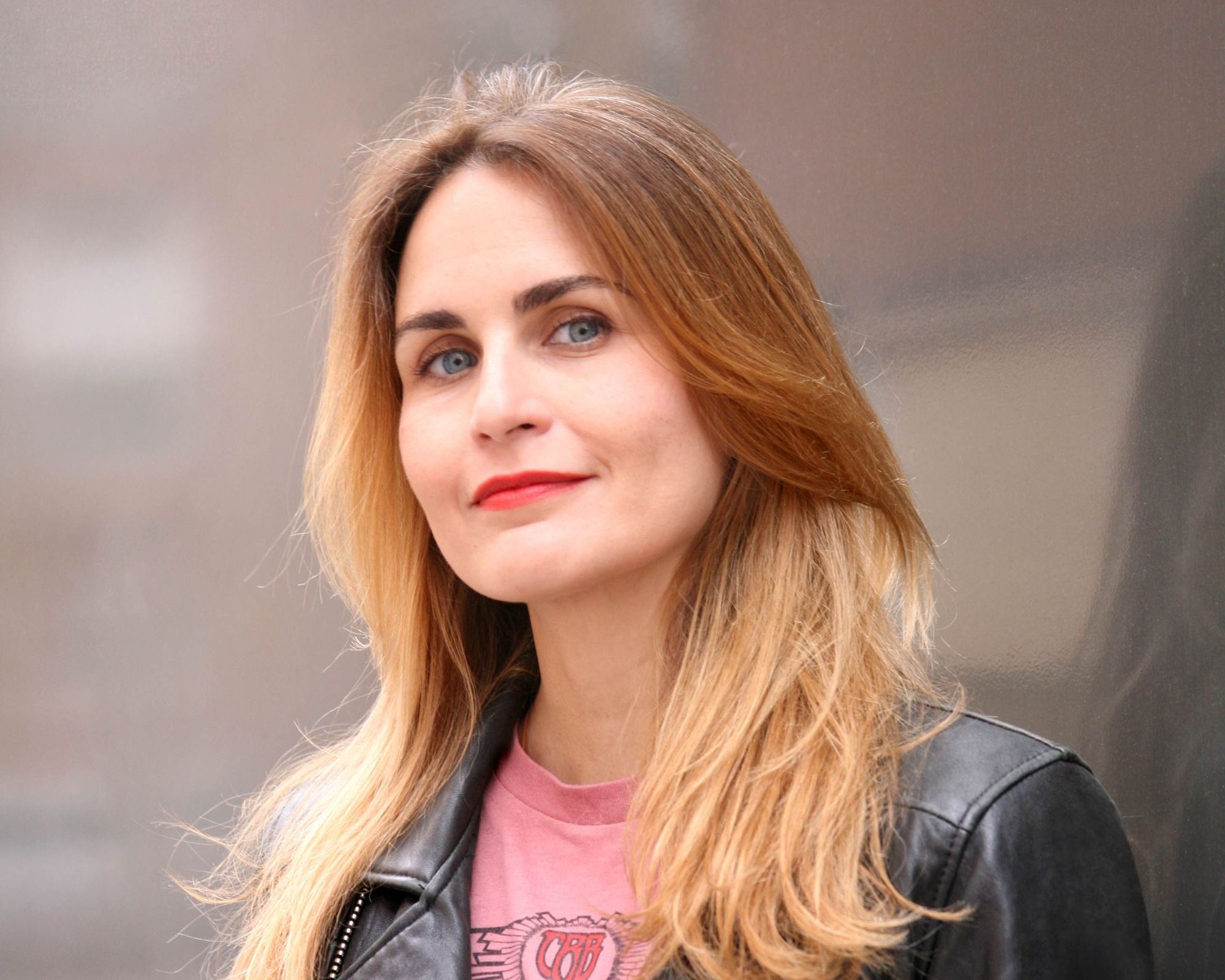 Iría Martínez: la artista que transforma la sostenibilidad en arte, diseña los premios de Luz Verde Iría Martínez: la artista que transforma la sostenibilidad en arte, diseña los premios de Luz Verde