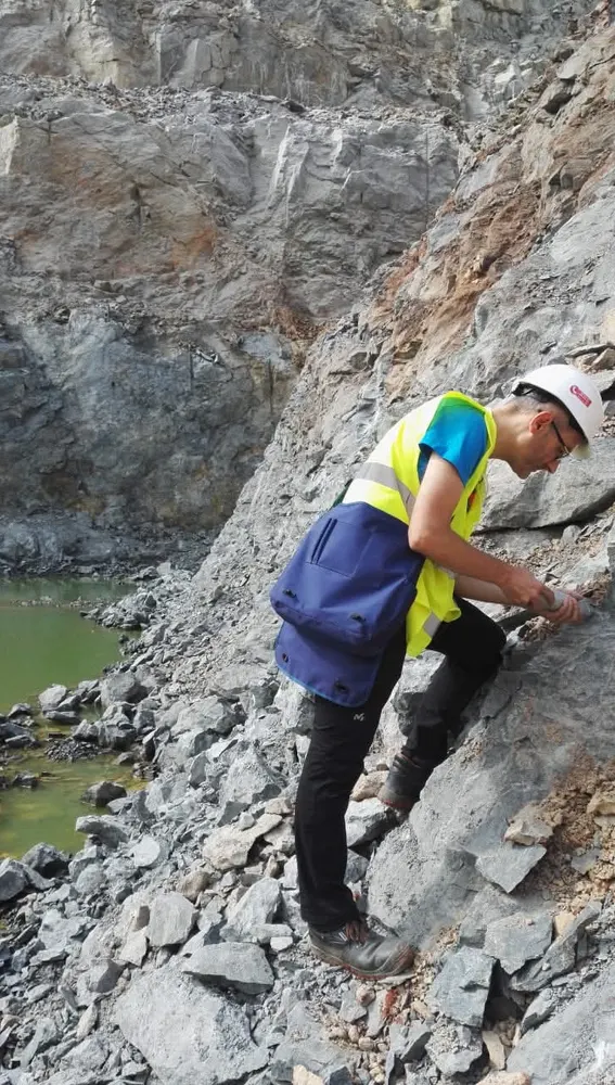 Carlos López ve compatible la coloración del agua con antiguas minas de hierro. Carlos López ve compatible la coloración del agua con antiguas minas de hierro.