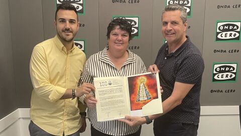 Jaime Jes&uacute;s P&eacute;rez, edil de Cultura de Benidorm, y Paco Juan, presidente de la Comisi&oacute;n del Centenario de la Uni&oacute;n Musical.