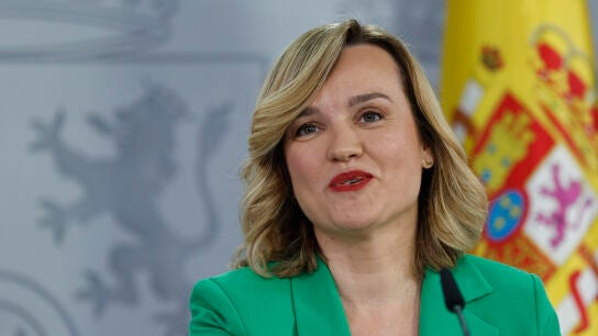 La ministra de Educaci&oacute;n y portavoz del Gobierno, Pilar Alegr&iacute;a durante la rueda de prensa tras el Consejo de Ministros celebrado este martes en el palacio de La Moncloa, Madrid.