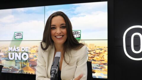 Marta García Aller en los estudios de Onda Cero.