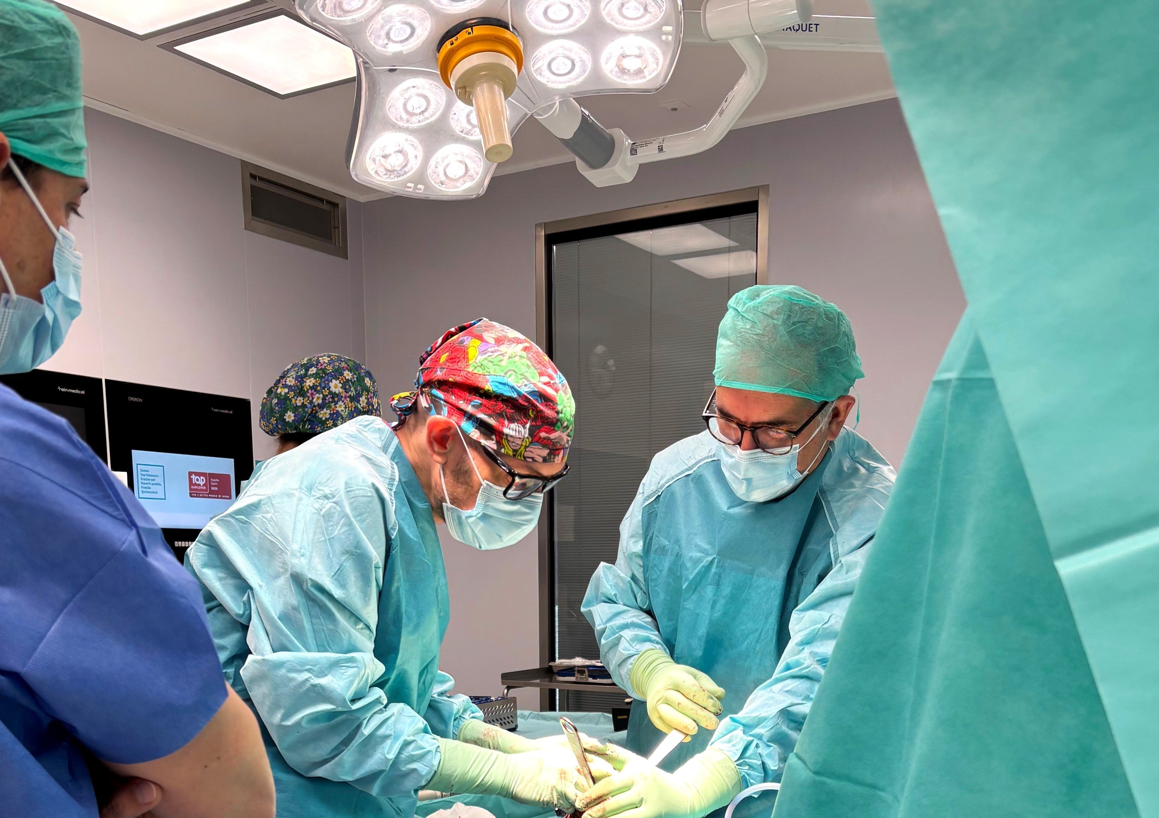 Primera intervención de reemplazo parcial de rodilla mediante prótesis en Quirón Córdoba Primera intervención de reemplazo parcial de rodilla mediante prótesis en Quirón Córdoba