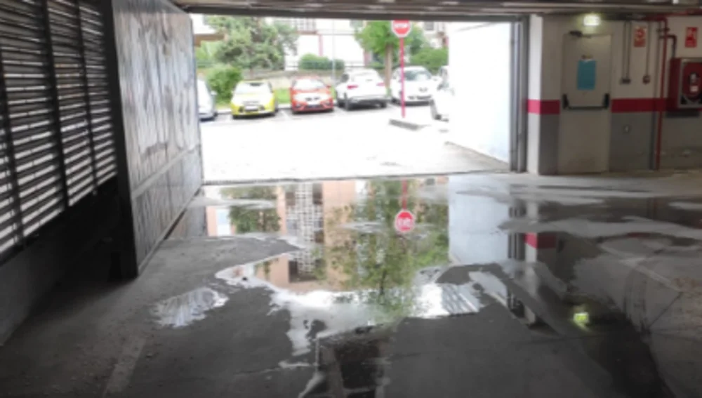 Garaje de la Avenida del Ejército afectado por las filtraciones de agua de lluvia Garaje de la Avenida del Ejército afectado por las filtraciones de agua de lluvia