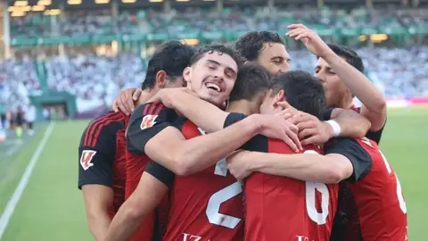 El Mirandés asalta El Arcángel y se coloca en ascenso directo El Mirandés asalta El Arcángel y se coloca en ascenso directo