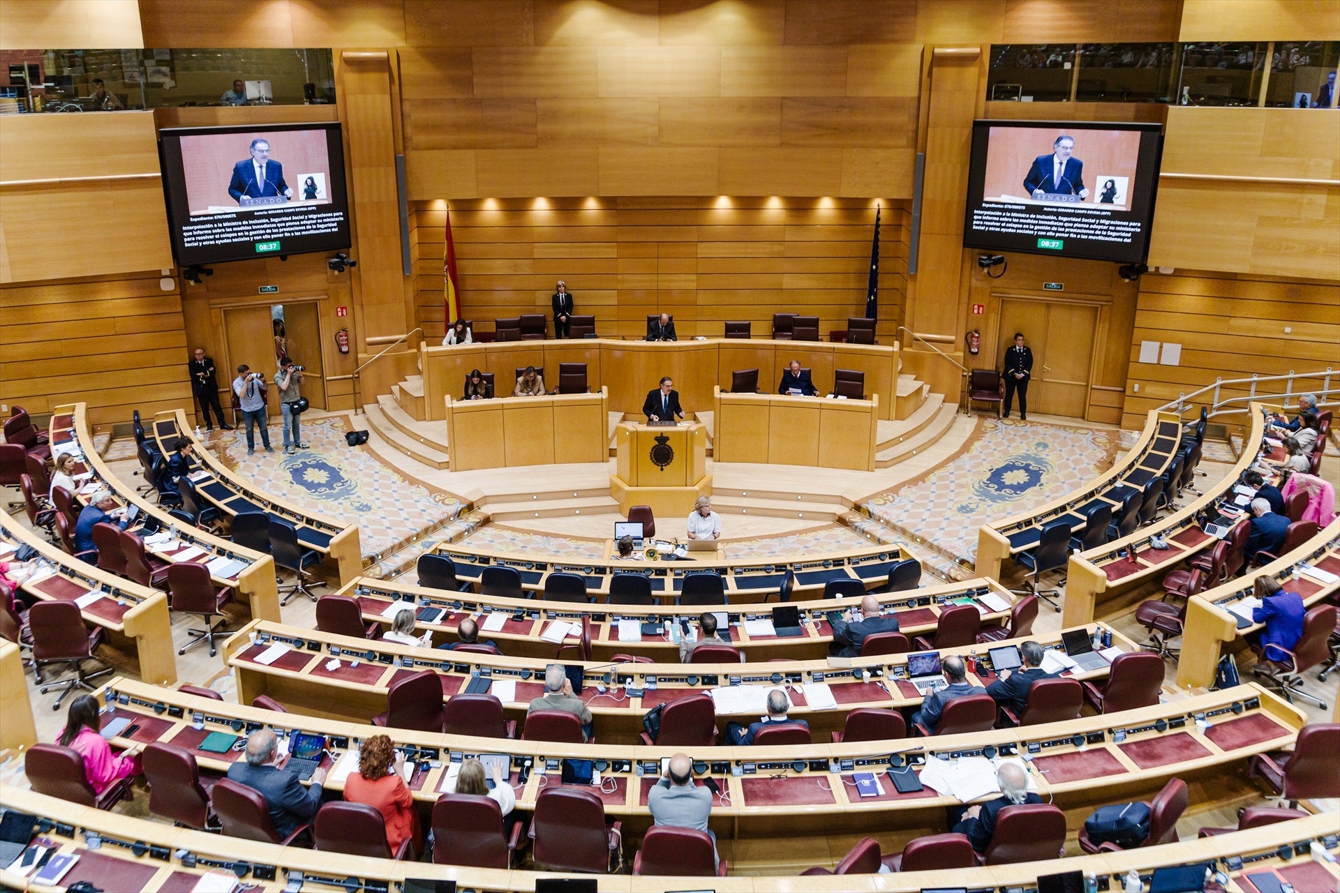 Dos trabajadores del Senado expulsados tras infiltrarse en ordenadores de decenas de senadores Dos trabajadores del Senado expulsados tras infiltrarse en ordenadores de decenas de senadores