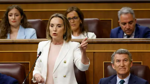 Cuca Gamarra y Alberto Núñez Feijóo en la sesión de Control al Gobierno en el Congreso Cuca Gamarra y Alberto Núñez Feijóo en la sesión de Control al Gobierno en el Congreso
