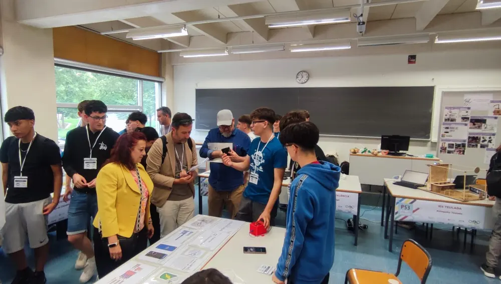 IES Bernat Guinovart de Algemesí en la Feria Tecnológica de la UPV IES Bernat Guinovart de Algemesí en la Feria Tecnológica de la UPV