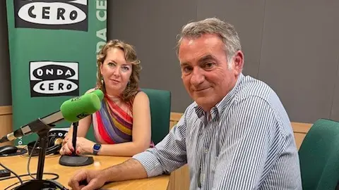 El presidente de Faconauto Illes Balears, Luis Pol, en Onda Cero Mallorca, junto a Elka Dimitrova El presidente de Faconauto Illes Balears, Luis Pol, en Onda Cero Mallorca, junto a la periodista Elka Dimitrova