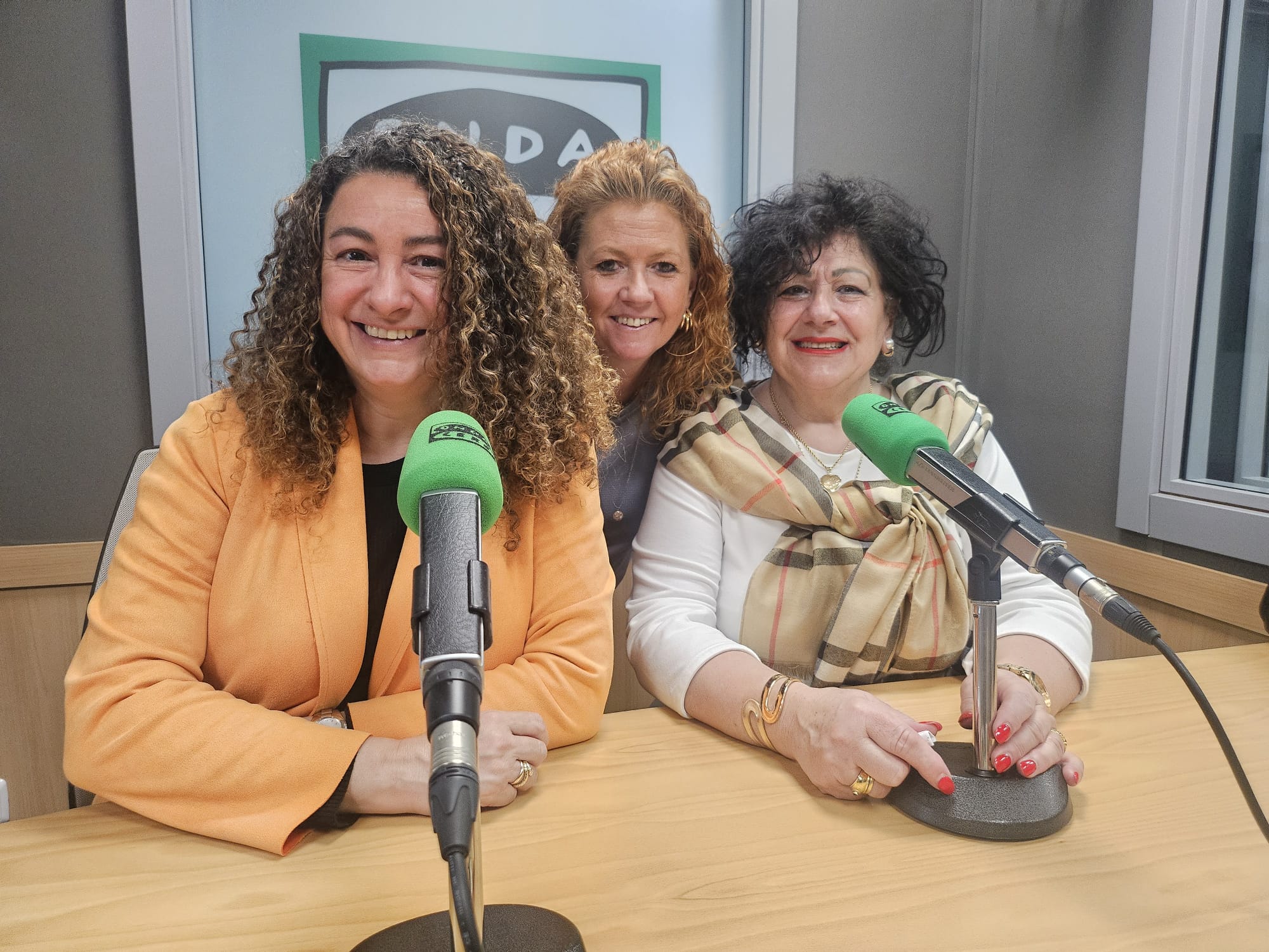 Tertulia con la Asociación Mujeres de Empresa Tertulia con la Asociación Mujeres de Empresa