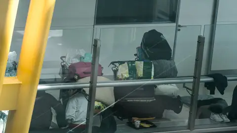 Aena activará este miércoles controles nocturnos en Barajas para evitar la entrada de personas sin hogar Aena activará este miércoles controles nocturnos en Barajas para evitar la entrada de personas sin hogar