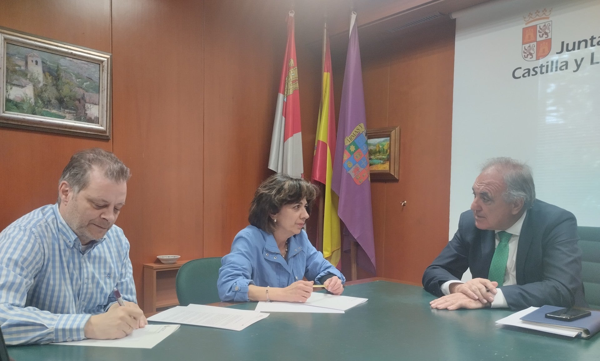 La Junta anima a las empresas palentinas a adherirse al Carné 60 CyL para fomentar el consumo local y crear sinergias La Junta anima a las empresas palentinas a adherirse al Carné 60 CyL para fomentar el consumo local y crear sinergias