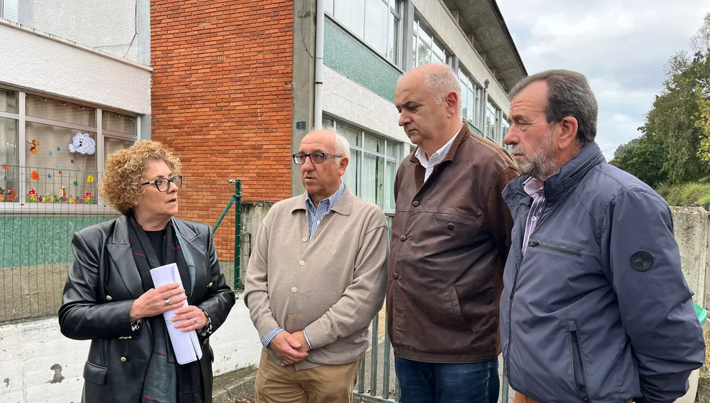 PP Vegadeo pide la dimisión del alcalde por incompetente, la gota la no inclusión de la escolia en la red publica para septiembre. PP Vegadeo pide la dimisión del alcalde por incompetente, la gota la no inclusión de la escolia en la red publica para septiembre.