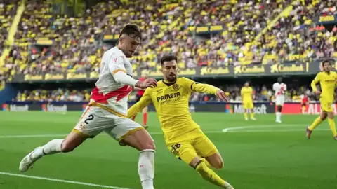 Ratiu en acción ante Alex Baena Ratiu en acción ante Alex Baena