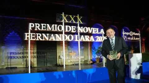 Vila-Sanjuán gana el Premio Fernando Lara con la novela "Misterio en el barrio gótico" Vila-Sanjuán gana el Premio Fernando Lara con la novela "Misterio en el barrio gótico"