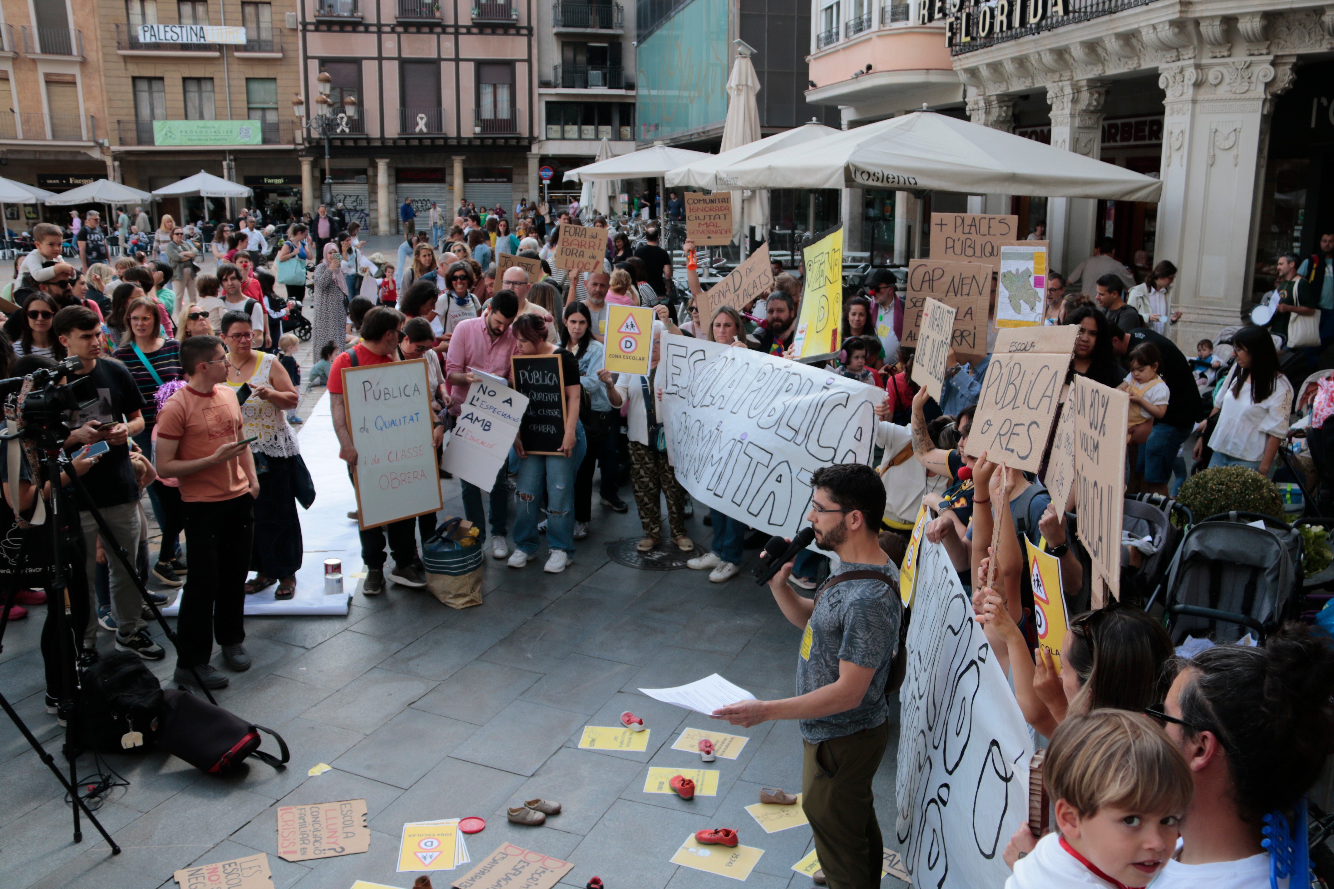 Els afectats per la falta de places escolars públiques proposen reobrir la línia eliminada Els afectats per la falta de places escolars públiques proposen reobrir la línia eliminada