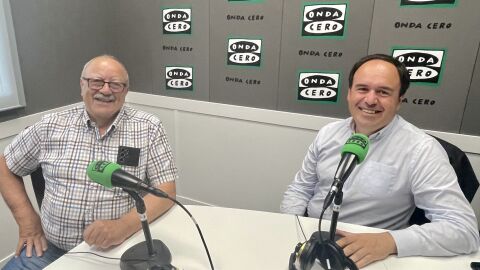Juanfran P&eacute;rez, alcalde de Finestrat, y Pep 'el fuster', Premi carta Pobla 2025.