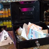 Detenida la propietaria de un pub de Irun y dos personas más por distribuir cocaína en el establecimiento Detenida la propietaria de un pub de Irun y dos personas más por distribuir cocaína en el establecimiento