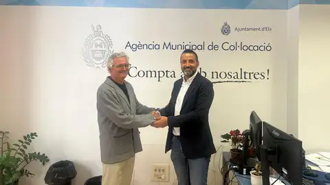 Antonio Andreu, presidente de Aesec, y Samuel Ruiz, concejal de Promoción Económica y Empleo en el Ayuntamiento de Elche. Antonio Andreu, presidente de Aesec, y Samuel Ruiz, concejal de Promoción Económica y Empleo en el Ayuntamiento de Elche.