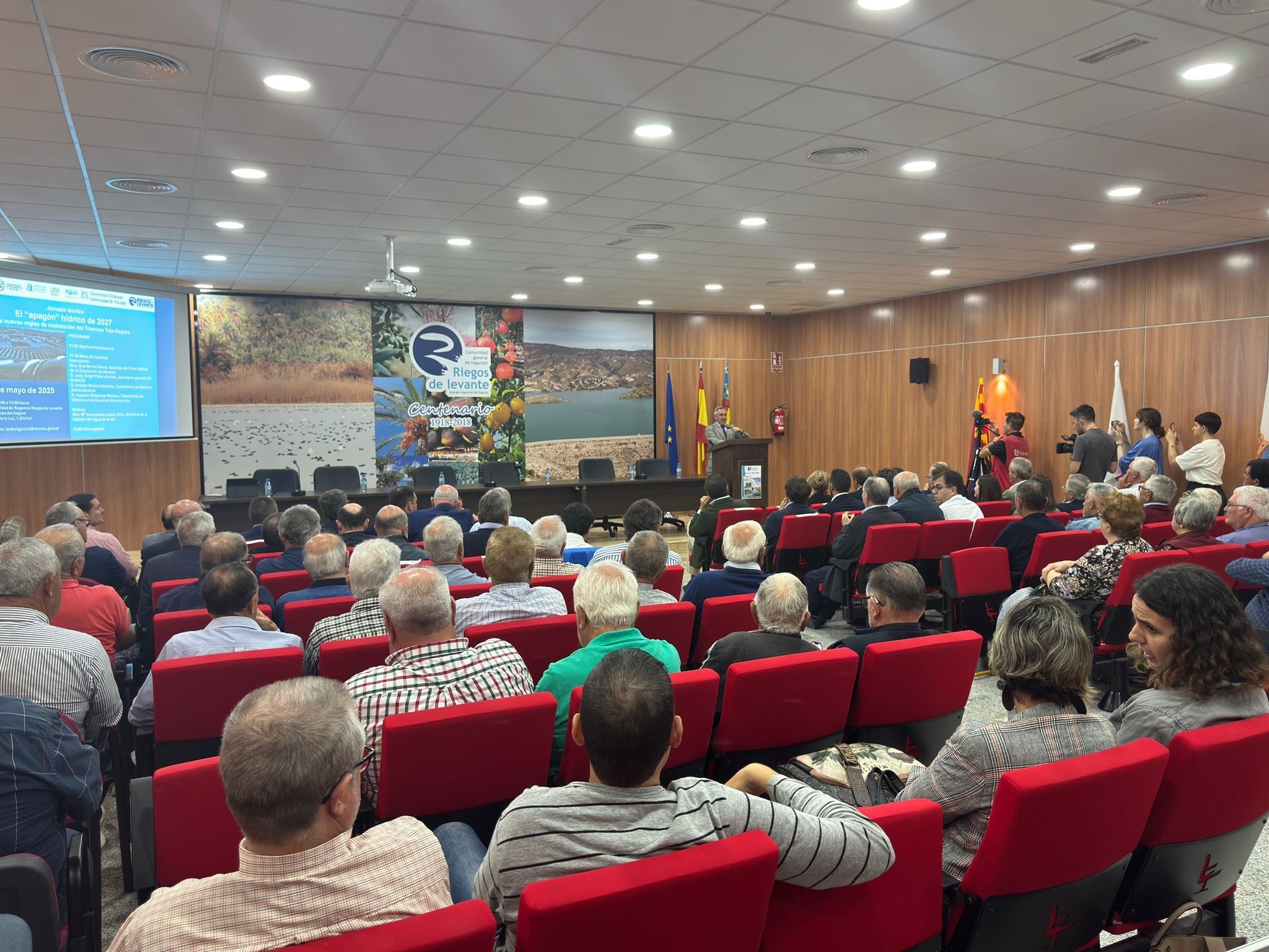 El Camp d’Elx visibiliza de nuevo los recortes en el Tajo-Segura con unas jornadas en Riegos de Levante en torno al “apagón” de la agricultura en 2027 El Camp d’Elx visibiliza de nuevo los recortes en el Tajo-Segura con unas jornadas en Riegos de Levante en torno al “apagón” de la agricultura en 2027